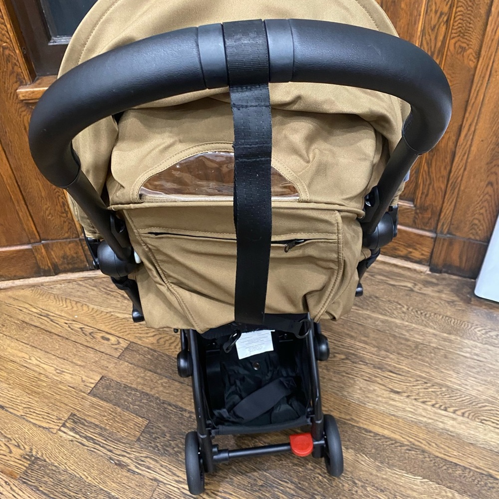 Babyzen Yoyo 2 Stroller & 6+ Color Pack Bundle Black w/ Toffee Floor Sample. - Picture 12 of 13